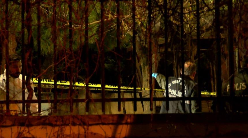 Esenyurt'ta parkta silahlı &ccedil;atışma: &Ouml;l&uuml; ve yaralılar var