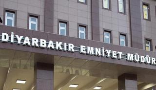 Diyarbakır Valiliği duyurdu! Emniyetin &ouml;n&uuml;ne el yapımı patlayıcı atan 2 ş&uuml;pheli aranıyor