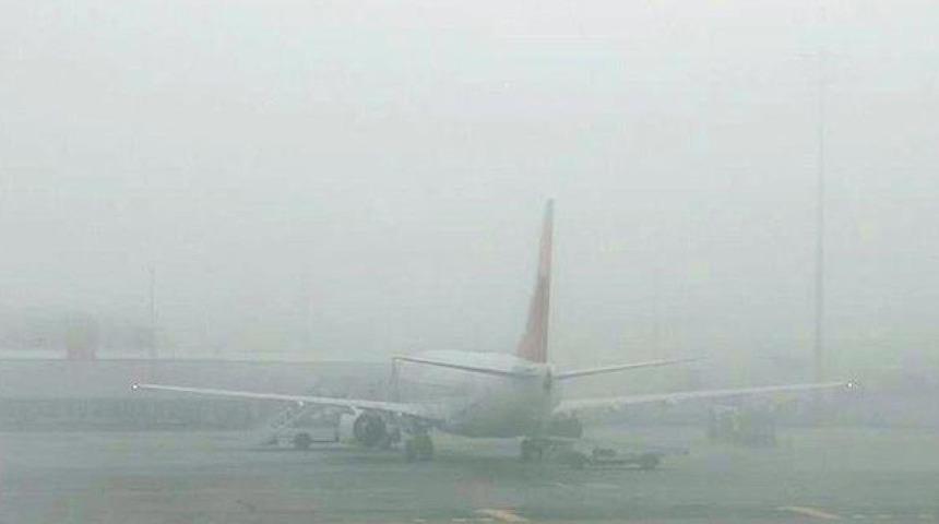 Diyarbakır&rsquo;da yoğun sis nedeniyle u&ccedil;ak seferleri iptal edildi