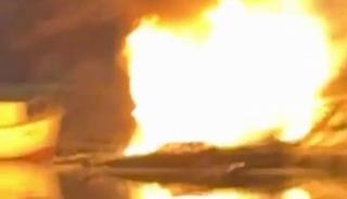 K&uuml;&ccedil;&uuml;k&ccedil;ekmece'de g&ouml;l ağzındaki iki kayık alev alev yandı