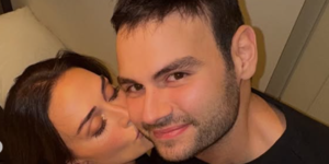 Sevgilisiyle burun buruna uyurken poz verdi! Herkesin aklına aynı şey geldi