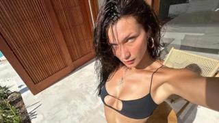 Bella Hadid'in tatil pozlarına bir bakan bir daha baktı!
