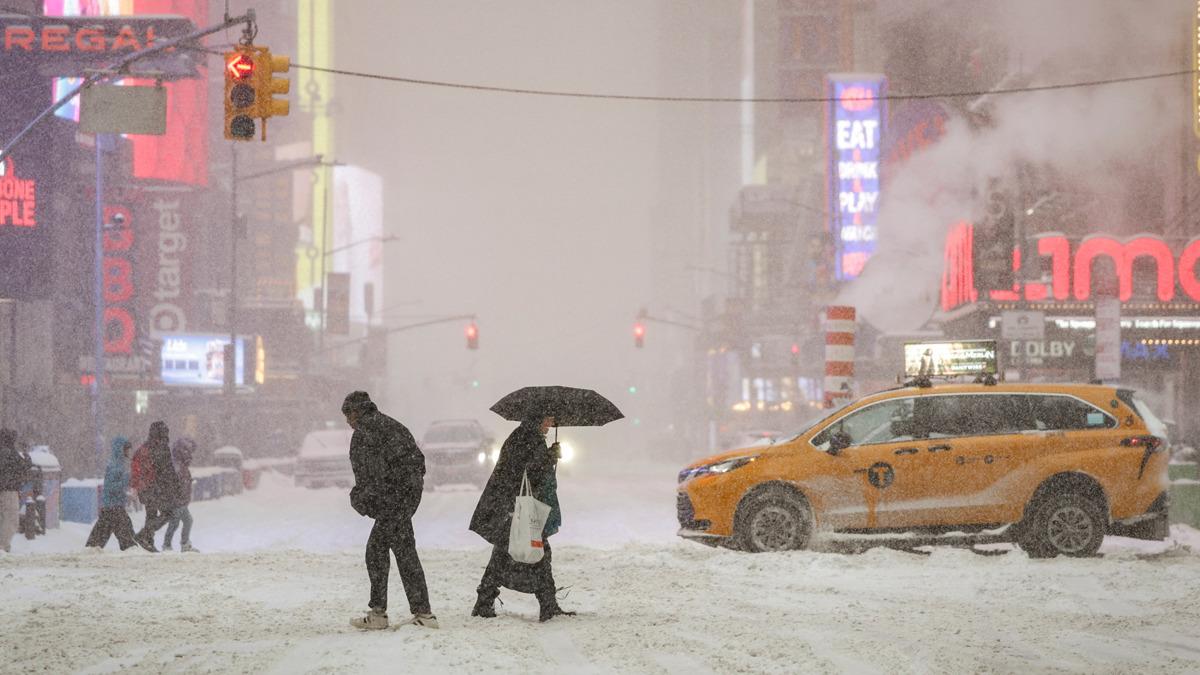 ABD'de tarihi görüntüler! 200 milyon kişi etkilendi, donarak ölenler var - Dünya Haberleri