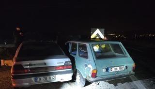 Buldan&rsquo;da iki otomobil &ccedil;arpıştı; 2 yaralı