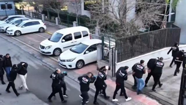 Mersin'de suç örgütüne operasyon, elebaşı yakalandı! 10 milyarlık TL'lik hareket tespit edildi