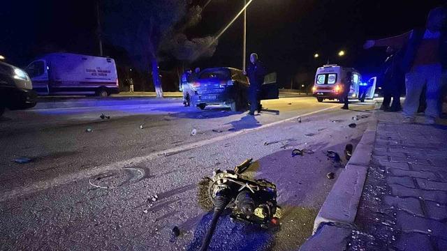 Alkoll&uuml; s&uuml;r&uuml;c&uuml; ortalığı savaş alanına &ccedil;evirdi: 2 yaralı 8