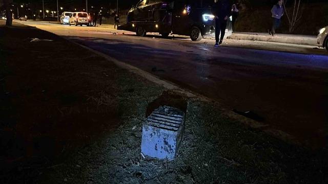 Alkoll&uuml; s&uuml;r&uuml;c&uuml; ortalığı savaş alanına &ccedil;evirdi: 2 yaralı 7