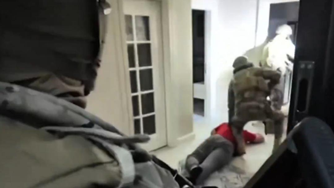 Mersin de su&ccedil; &ouml;rg&uuml;t&uuml;ne operasyon, elebaşı yakalandı! 10 milyarlık TL lik hareket tespit edildi 2