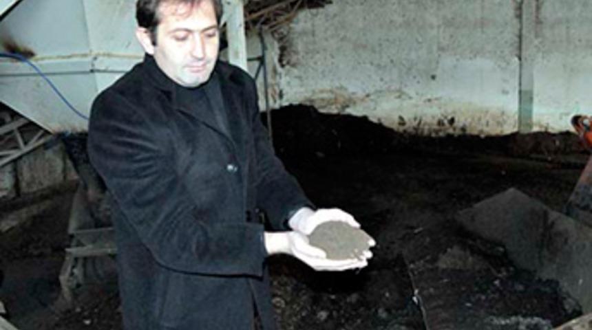 Afyonkarahisar'da ürettiği tavuk gübresini tüm Türkiye'ye gönderiyor