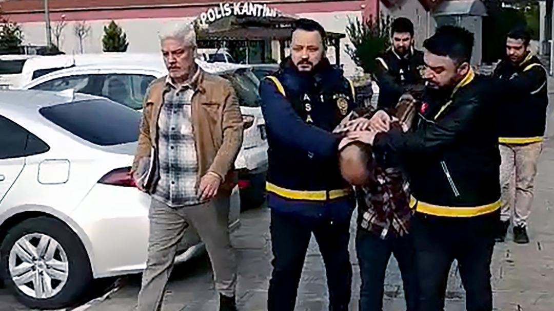 Adana da 1 milyon TL lik bisiklet vurgunu! Hırsız biraderler su&ccedil;u birbirine attı 3