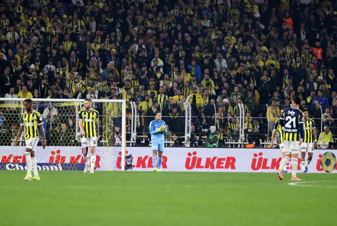 Ederson a ma&ccedil; sonu b&uuml;y&uuml;k tepki:   Bir ma&ccedil; al ya! İnanılır gibi değil"  2