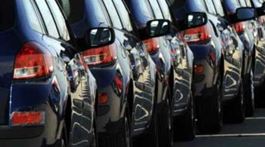Satılan her 100 otomobilden 70'i ithal