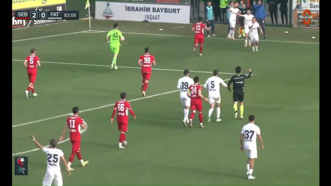 Ağlara giden top &ccedil;izgiyi ge&ccedil;medi diye iptal edildi! TFF 3.Lig de inanılmaz hakem hatası 2