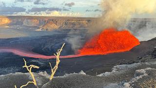 Saatlerce sürdü: Lavlar yüzlerce metreye püskürdü! Hawai'de korkutan manzara
