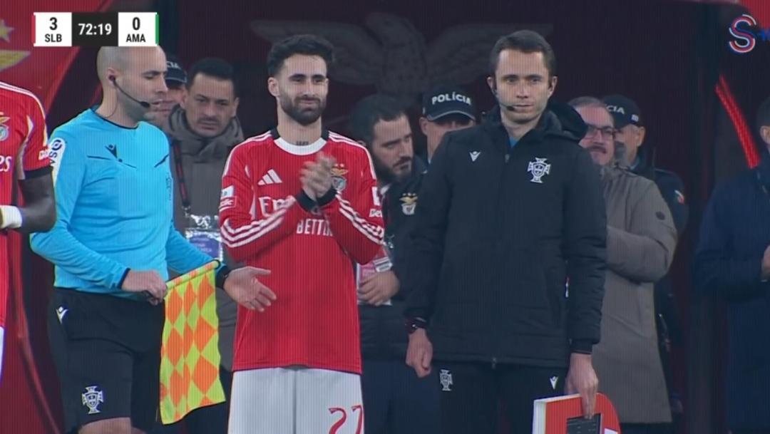 Rafa Silva nın Benfica macerası olaylı başladı! Sahaya &ccedil;ıktığı ilk ma&ccedil;ta ortalık karıştı 1