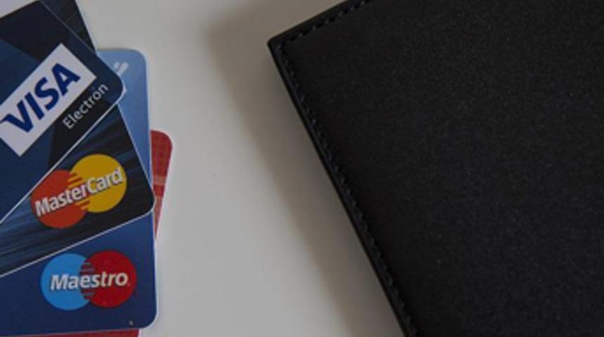 Aidatsız kredi kartı çıkarmayan bankaların ödeyeceği ceza arttı