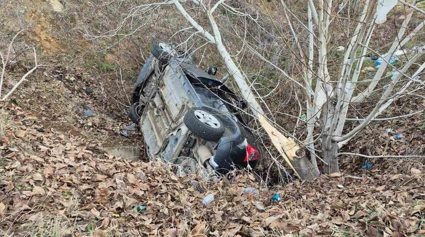 Burdur&rsquo;da otomobil şarampole devrildi: 4 yaralı
