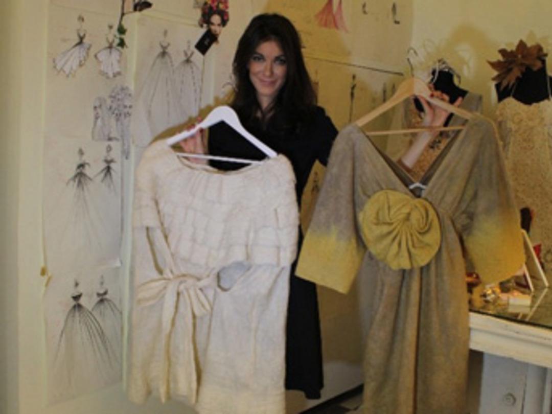 Odunla d&ouml;verek kumaş &uuml;retti, moda devlerinin koleksiyonuna girdi