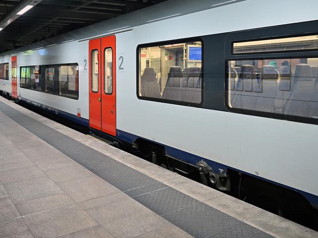 Bel&ccedil;ika'da demir yolu &ccedil;alışanlarının 5 g&uuml;nl&uuml;k grevi başladı