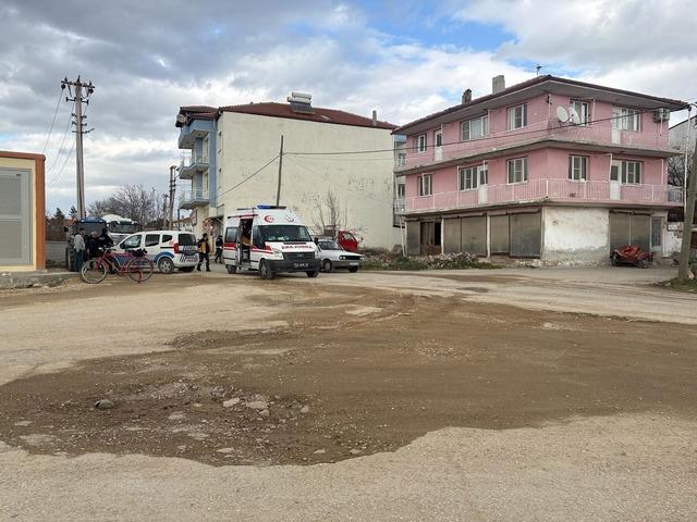 &Uuml;&ccedil; tekerlekli elektrikli bisiklet devrildi: 1 yaralı 2