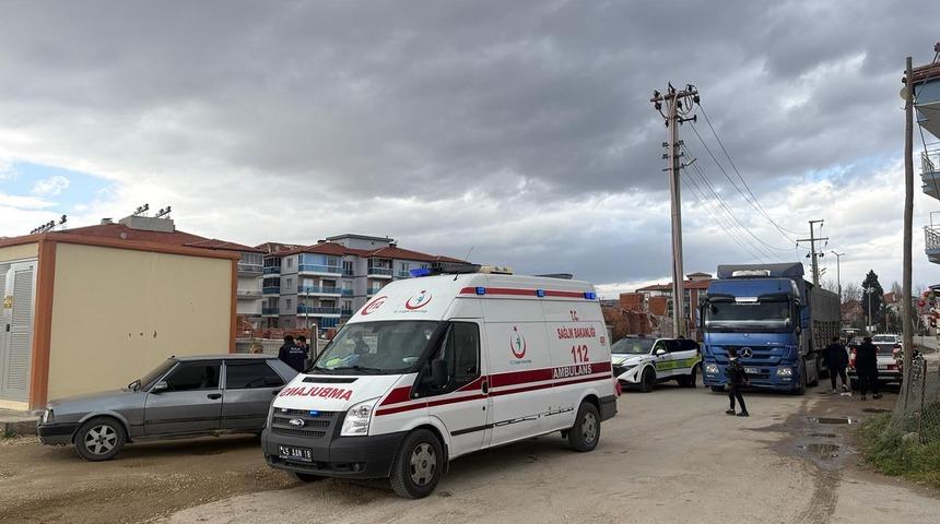 &Uuml;&ccedil; tekerlekli elektrikli bisiklet devrildi: 1 yaralı