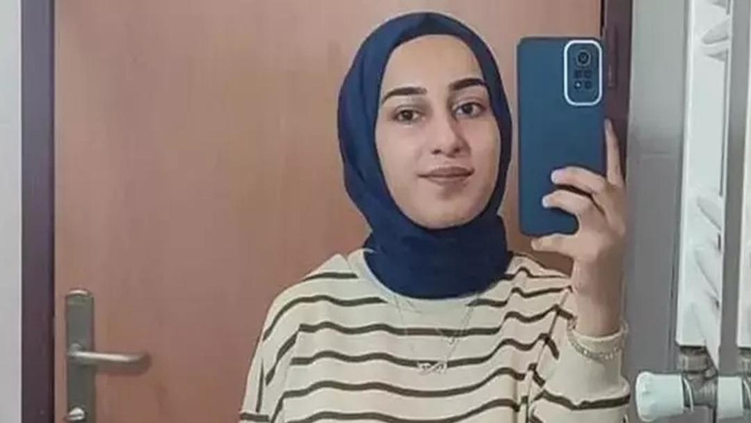 Rojin Kabaiş in yeni g&ouml;r&uuml;nt&uuml;s&uuml; ortaya &ccedil;ıktı! Ailelere &ccedil;ocuk eğitimiyle ilgili tavsiyeler vermiş 2