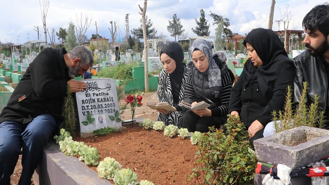 Rojin Kabaiş in yeni g&ouml;r&uuml;nt&uuml;s&uuml; ortaya &ccedil;ıktı! Ailelere &ccedil;ocuk eğitimiyle ilgili tavsiyeler vermiş 3