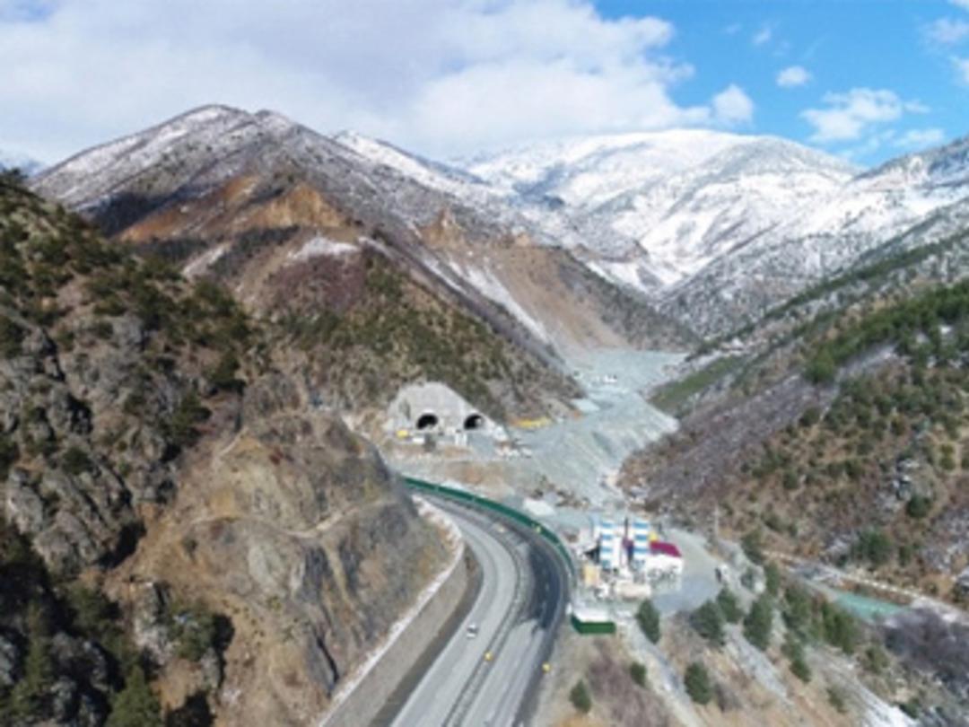 Bittiğinde d&uuml;nyanın 2. en uzun t&uuml;neli olacak