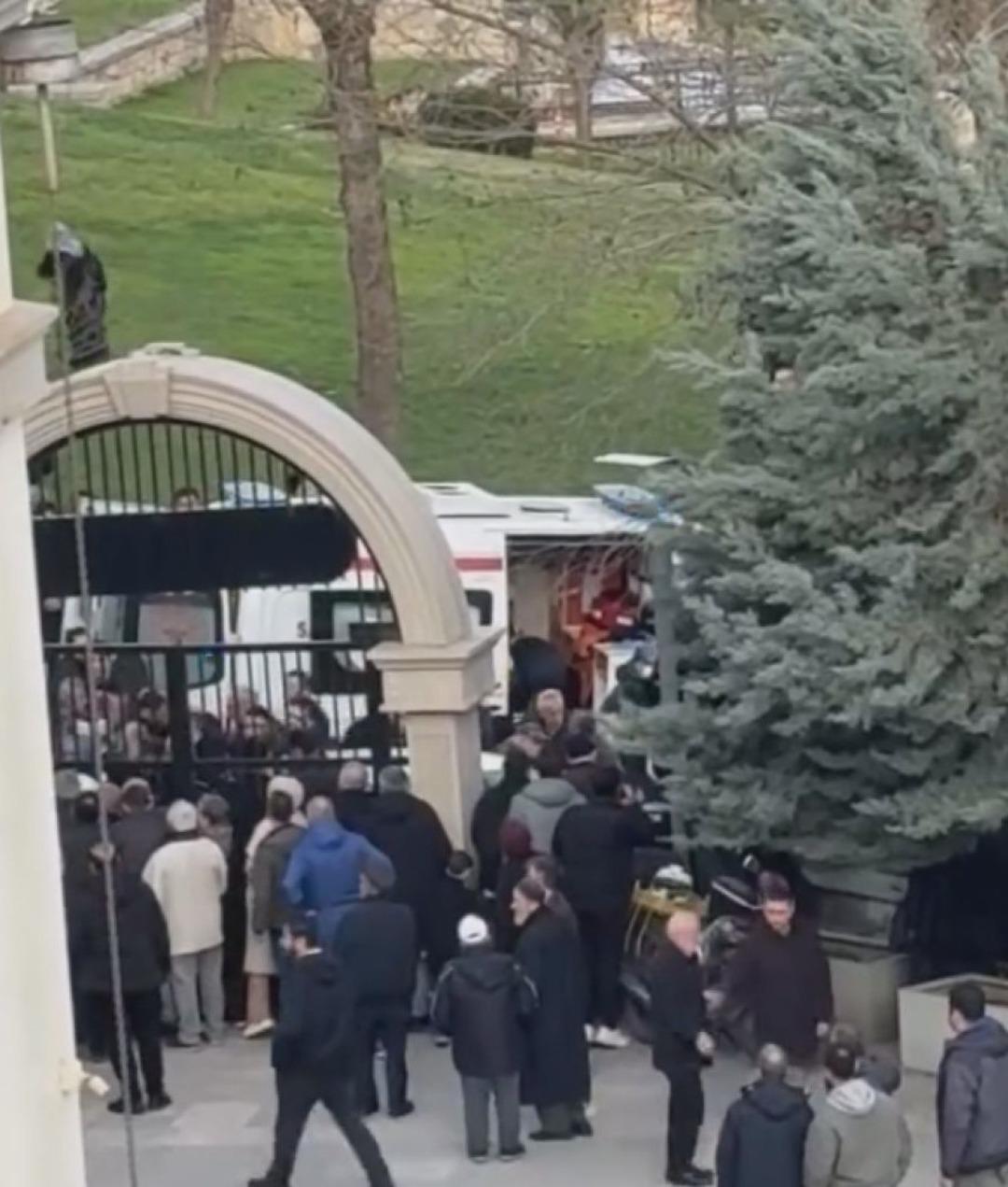 Yer: Kağıthane! Ağabey, annesinin cenazesinde kardeşini silahla vurarak &ouml;ld&uuml;rd&uuml; 3