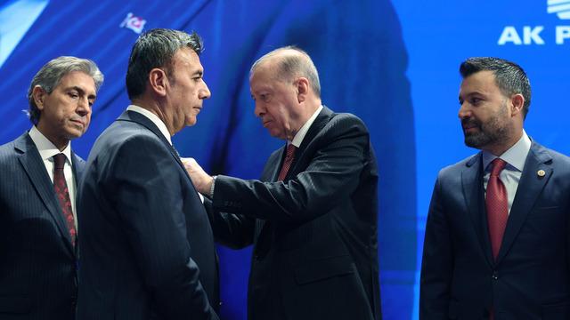 Cumhurbaşkanı Erdoğan rozet taktı, Bakan Uraloğlu paylaştı: Yolumuza devam ediyoruz