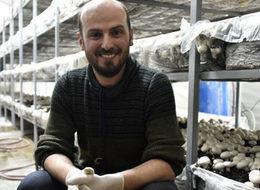 Ailesiyle birlikte bin 200 ton mantar üretiyor