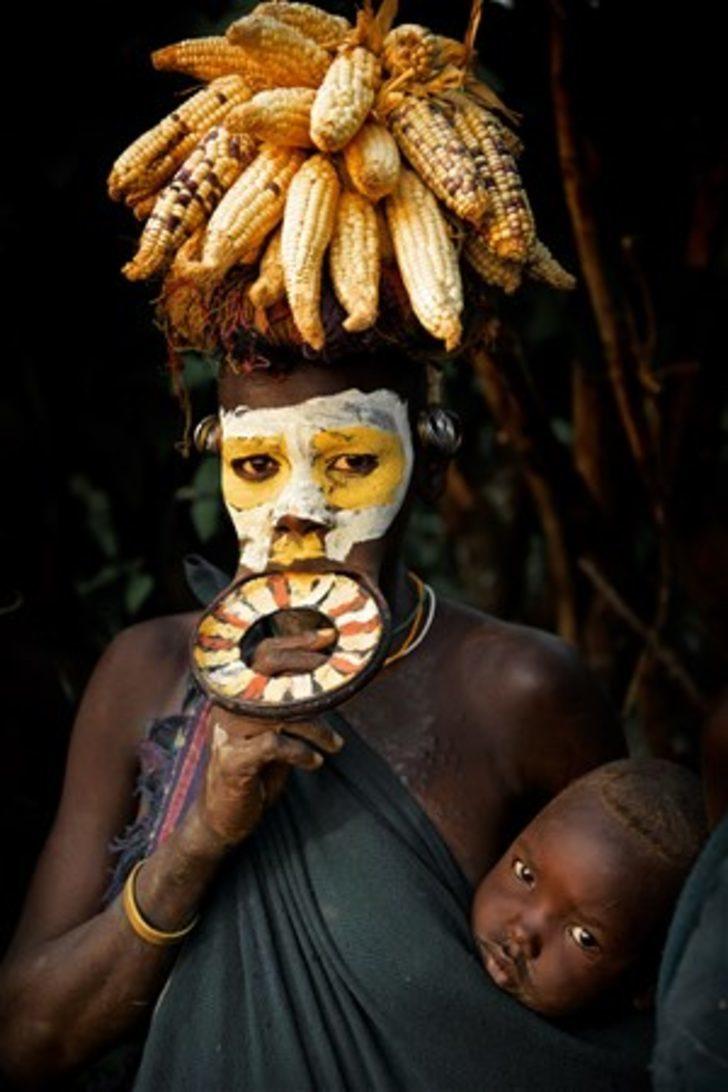 Dudakları kesilip ahşap disk yerleştiriliyor! G1