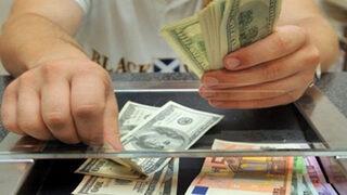 Euroda yeni rekor, dolar düşüşte