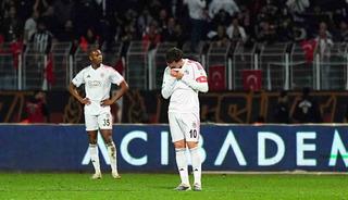 Beşiktaş taraftarı y&ouml;netimi istifaya davet etti