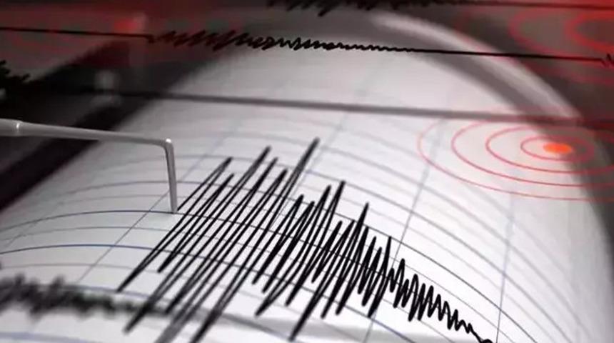 Endonezya'da 5.7 b&uuml;y&uuml;kl&uuml;ğ&uuml;nde deprem!