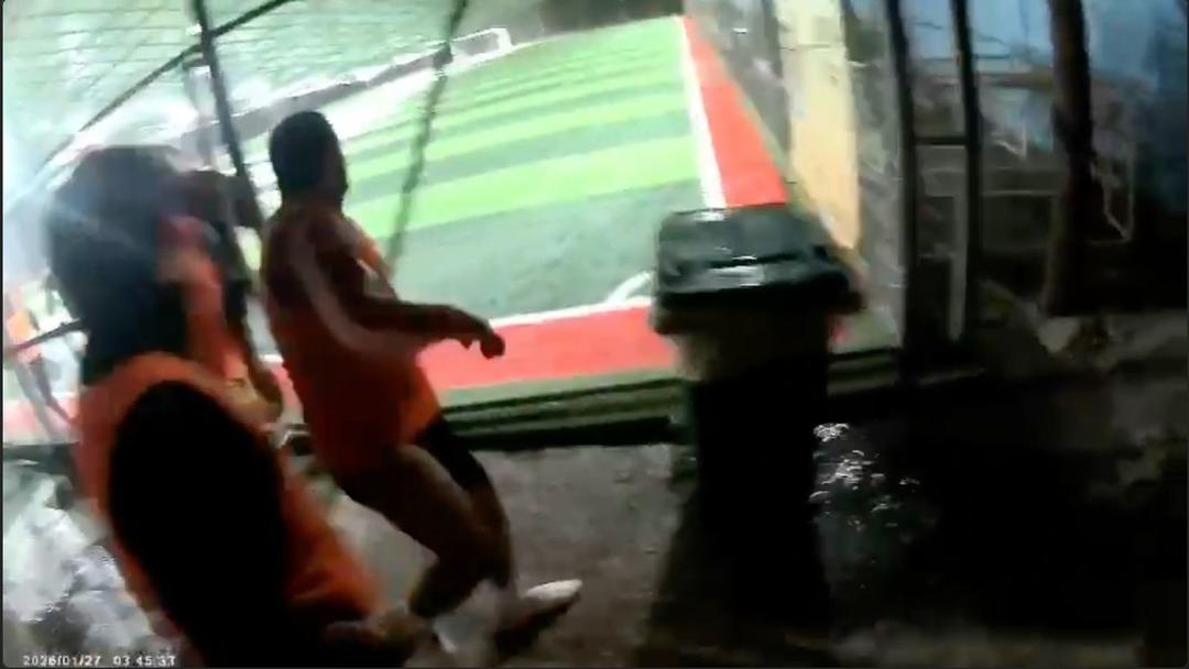 Sahadaki herkes korkudan bir anda depara kalktı! &Uuml;rk&uuml;ten g&ouml;r&uuml;nt&uuml; 5