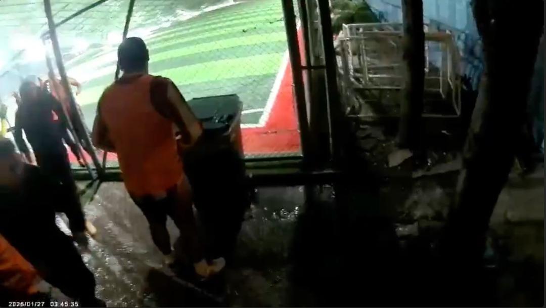 Sahadaki herkes korkudan bir anda depara kalktı! &Uuml;rk&uuml;ten g&ouml;r&uuml;nt&uuml; 7