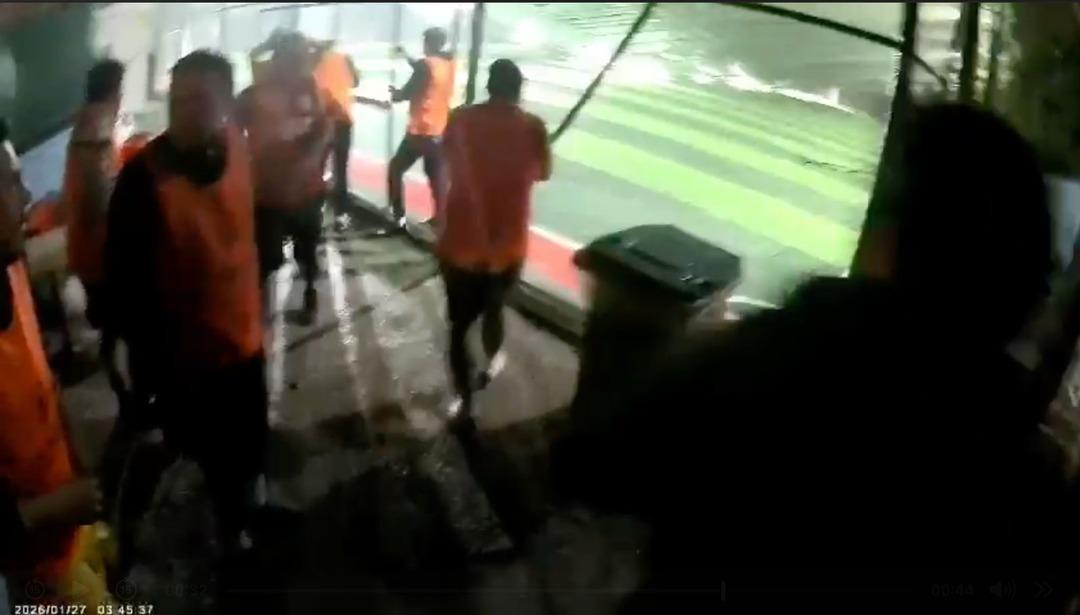 Sahadaki herkes korkudan bir anda depara kalktı! &Uuml;rk&uuml;ten g&ouml;r&uuml;nt&uuml; 8