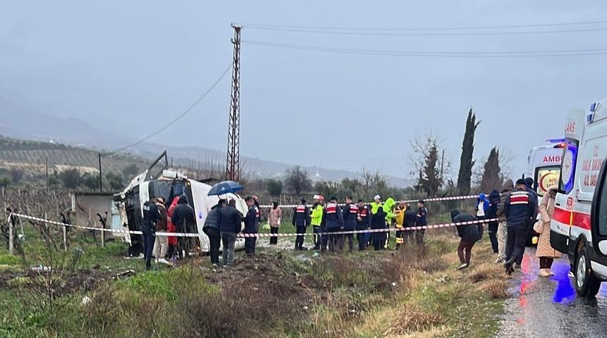 Mesaiye giden memurlar &uuml;z&uuml;m bağına u&ccedil;tu; 25 yaralı