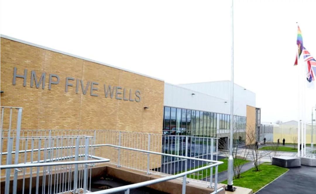 Gardiyan ilişki yaşadığı mahkum i&ccedil;in uyuşturucu ve cep telefonu kuryeliği yapmış! 1