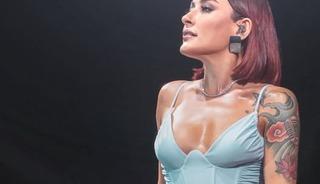 Zanzibar'da tatil yapıyor! Peş peşe bikinili pozlar...