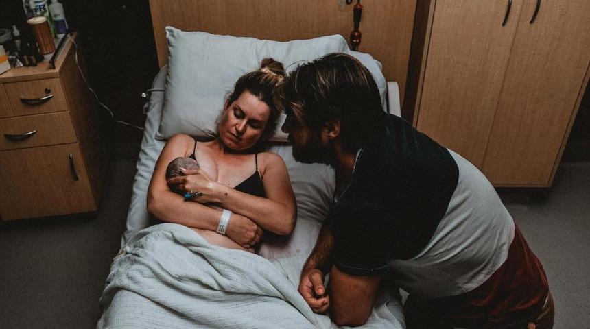 &Ouml;l&uuml; doğan bebeğine b&ouml;yle veda etti