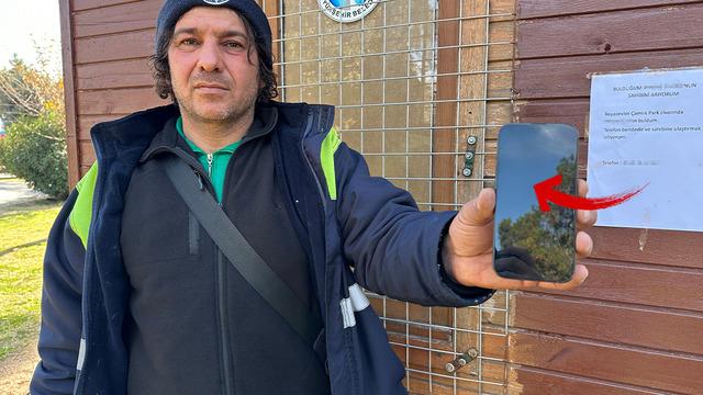 Park temizlerken karşısında 80 bin TL'lik cep telefonu çıktı: Sahibini böyle buldu