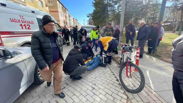 Karaman&rsquo;da otomobille &ccedil;arpışan bisikletli yaralandı 3
