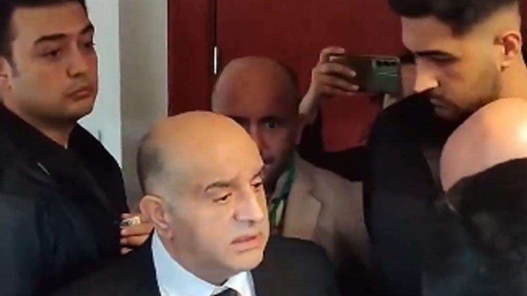 Aziz İhsan Aktaş ın korumaları etten duvar &ouml;rd&uuml;! MHP den dikkat &ccedil;eken &ccedil;ıkış: "Keşke duruşmalar canlı yayınlanabilseydi" 2