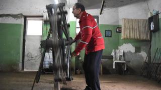 54 yıldır ipeğin peşinde günde 20 kilometre koşuyor 