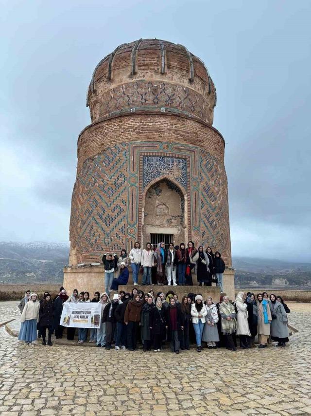 Hasankeyf&rsquo;te gen&ccedil;lik r&uuml;zgarı 1
