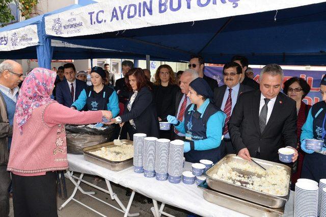 Büyükşehir Regaip Kandili için hayır dağıttı