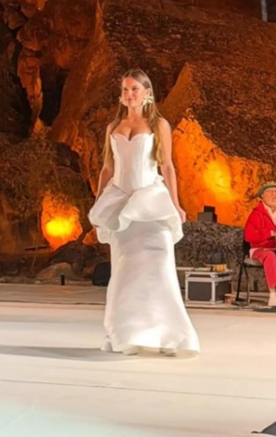 Pınar Altuğ un kızı Su Atacan 17 oldu! Podyumdaki pozlarına beğeni yağdı  4