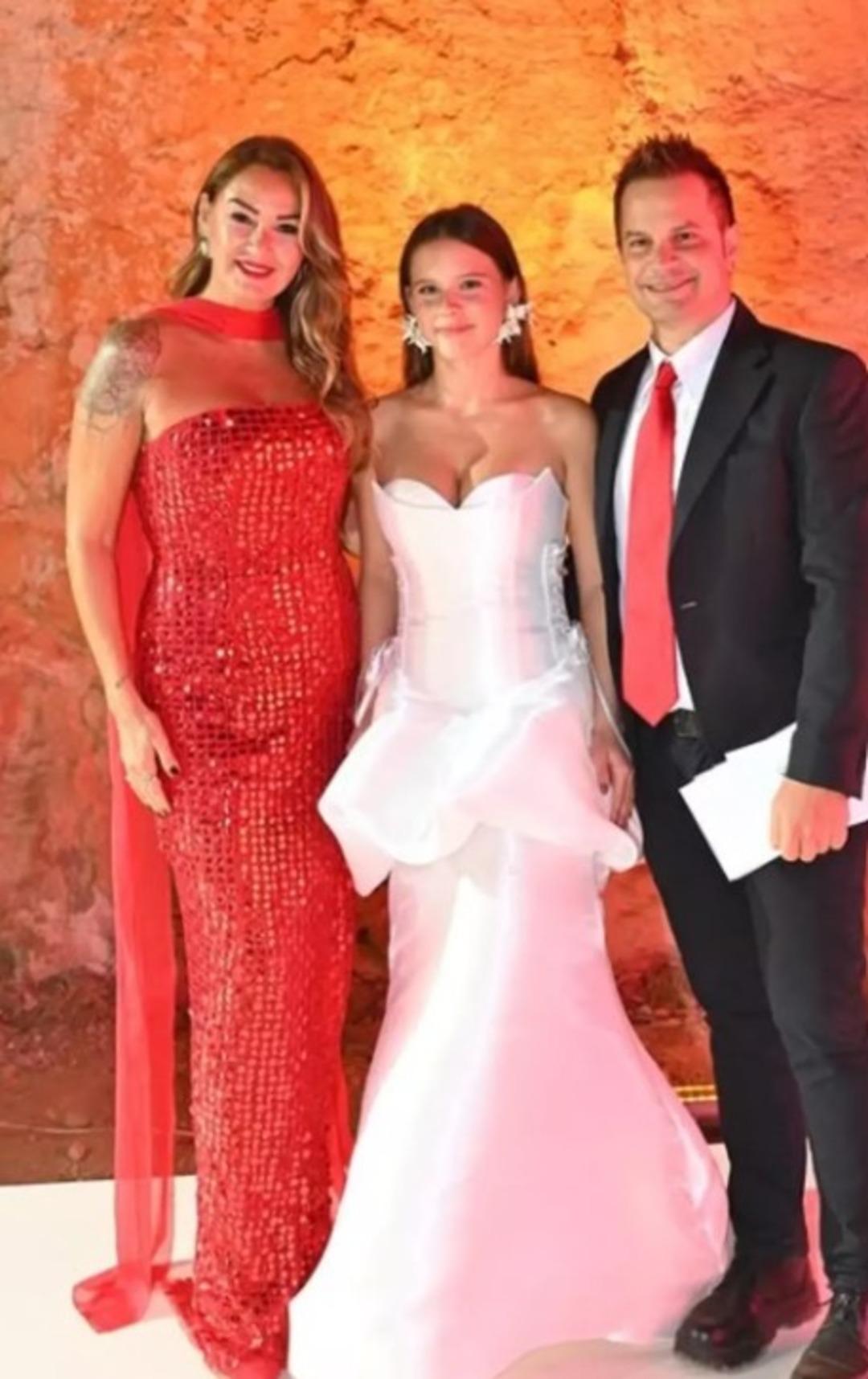 Pınar Altuğ un kızı Su Atacan 17 oldu! Podyumdaki pozlarına beğeni yağdı  3